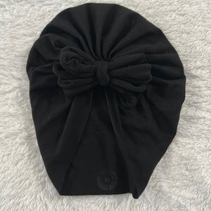 NWOT Bunny Knots - Medium